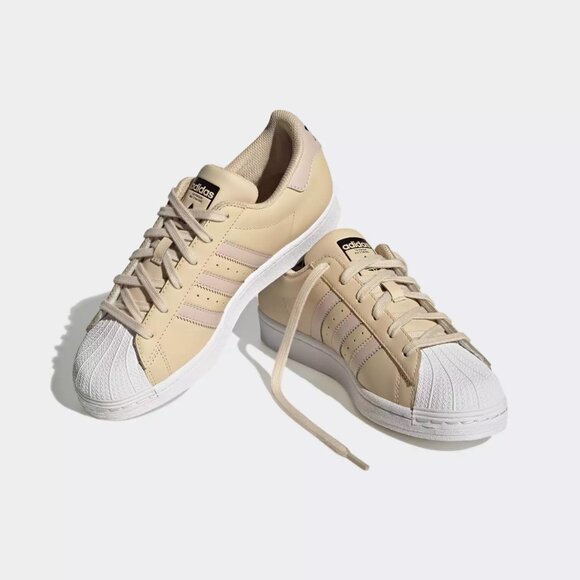 Adidas Originals Women's Sand Strata Wonder Taupe Superstar Fashion Shoes HQ1905 - Picture 1 of 5